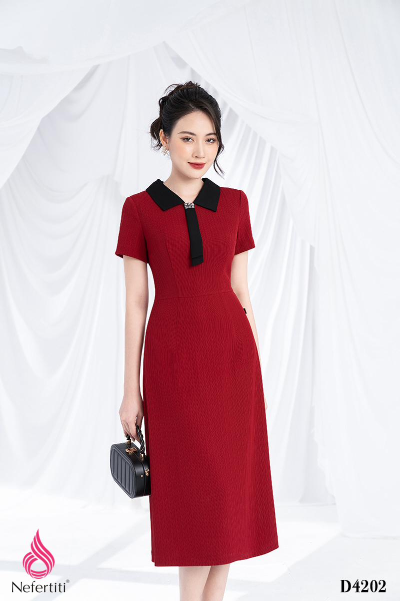 3D4202 - ĐẦM ĐỎ PHỐI CỔ ĐEN CÁCH ĐIỆU