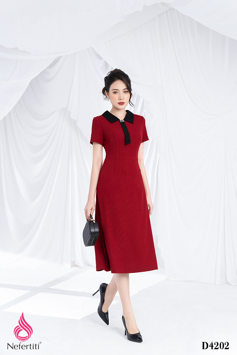 3D4202 - ĐẦM ĐỎ PHỐI CỔ ĐEN CÁCH ĐIỆU