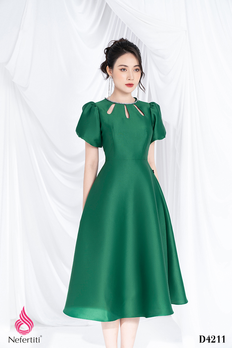 Đầm dạ hội xanh lá xẻ dài - Cho thuê đầm PG, lễ tân, trang phục sự kiện -  She Loves