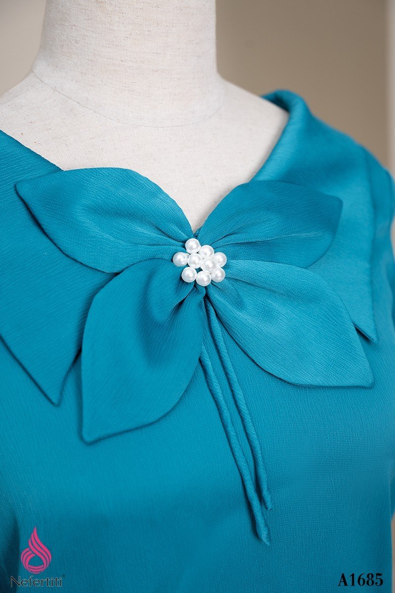 1A1685 - SƠ MI LỤA CỔ ĐÍNH HOA TRANG TRÍ