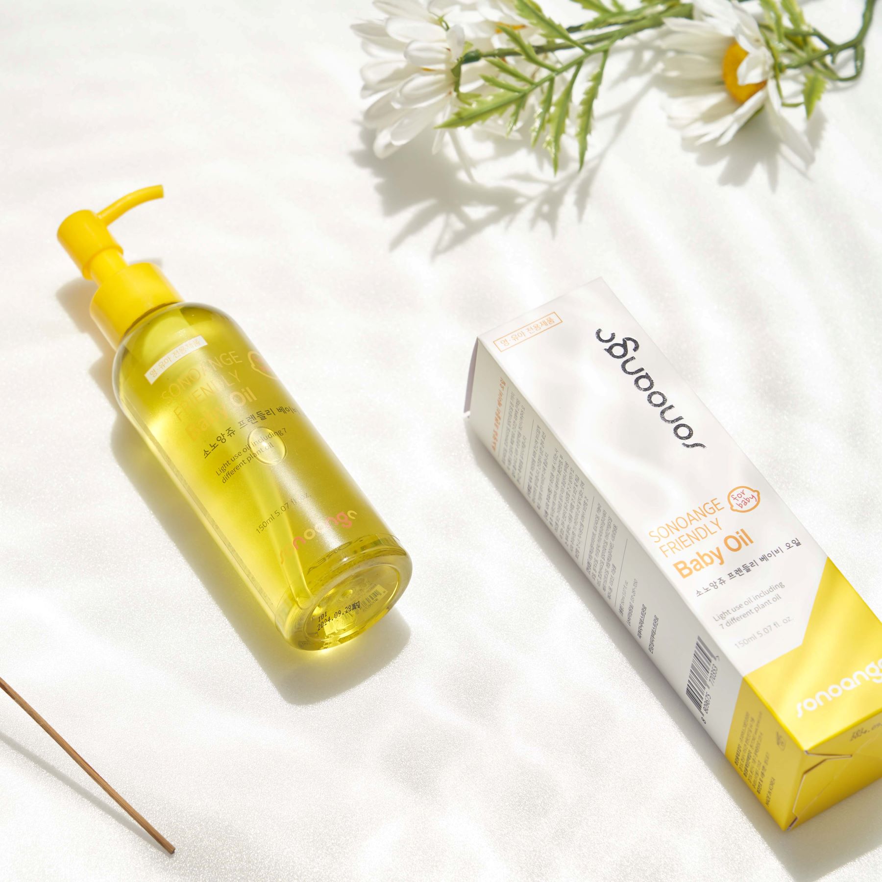 Dầu mát xa dưỡng ẩm cho mẹ và bé FRIENDLY BABY OIL 150ml