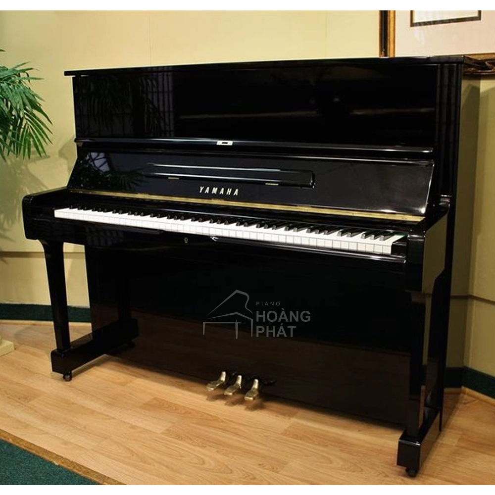 YAMAHA U1F