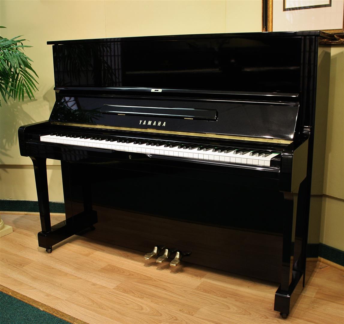 YAMAHA U1F