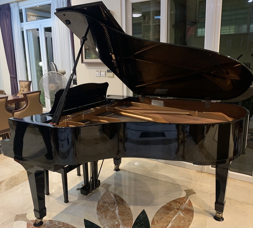 GRAND PIANO YAMAHA C3B