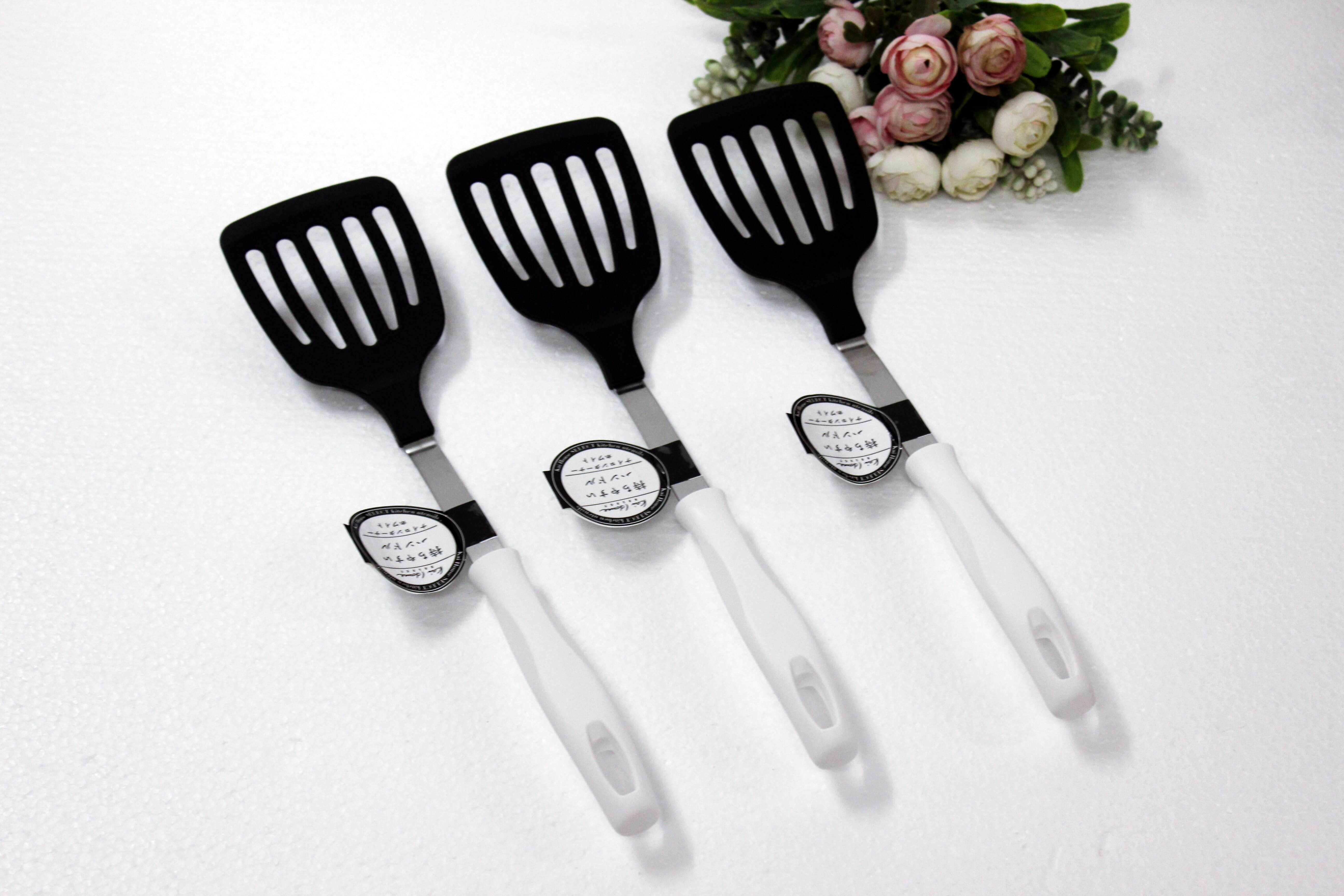 Xẻng lật có rãnh bằng nhựa KAI