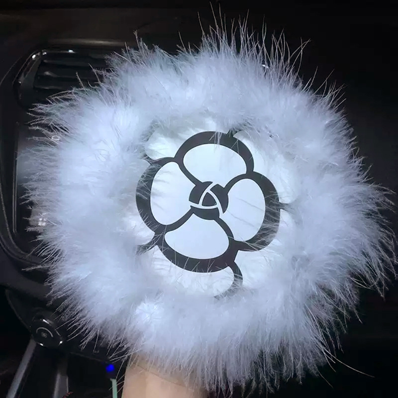 Thảm lông vũ họa tiết hoa Chanel, thảm chống trượt dành cho ô tô