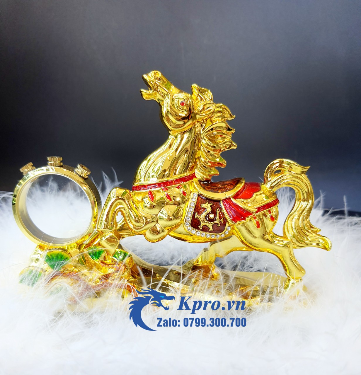 Tinh dầu nước hoa ô tô, tượng ngựa trưng taplo
