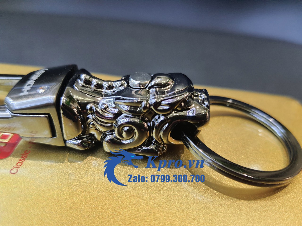 Móc Khóa Tỳ Hươu Đèn Pin