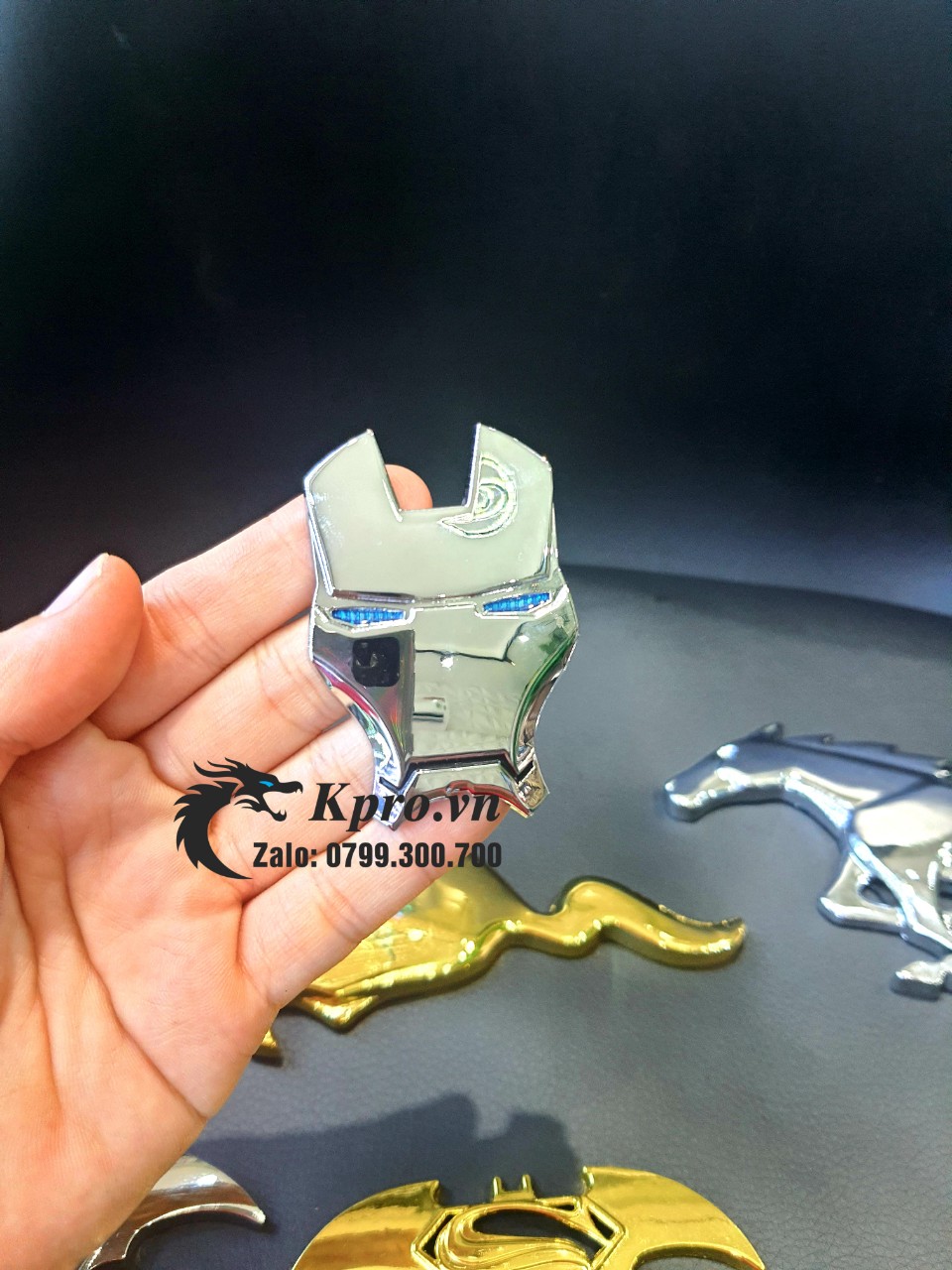 Hình dánh kim loại iron man M1 trang trí ngoại thất ô tô