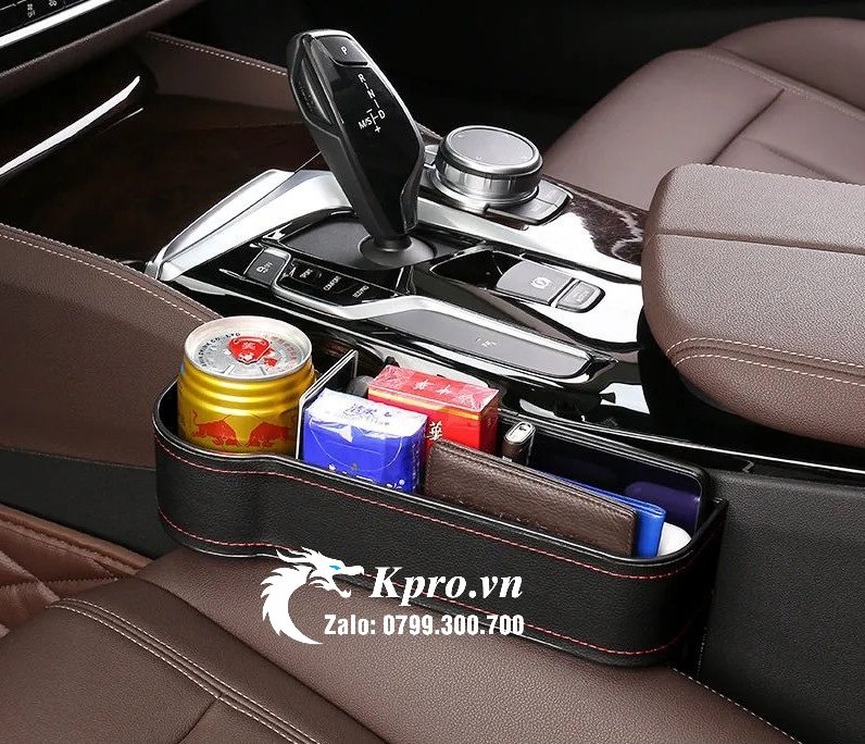 Khay Đựng Đồ Khe Ghế Trước vân carbon có logo