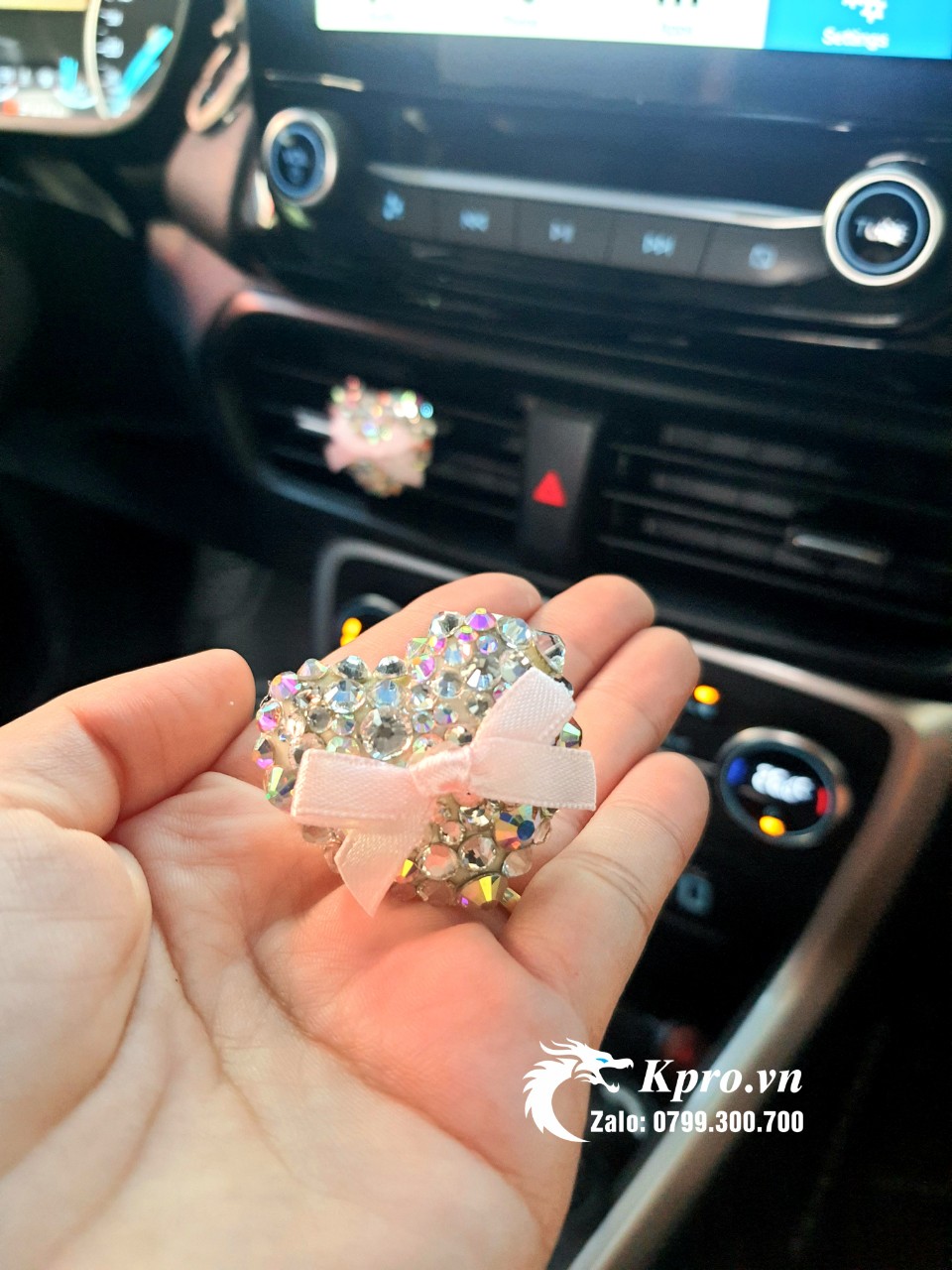 Sáp thơm cài cửa gió trái tim đính đá