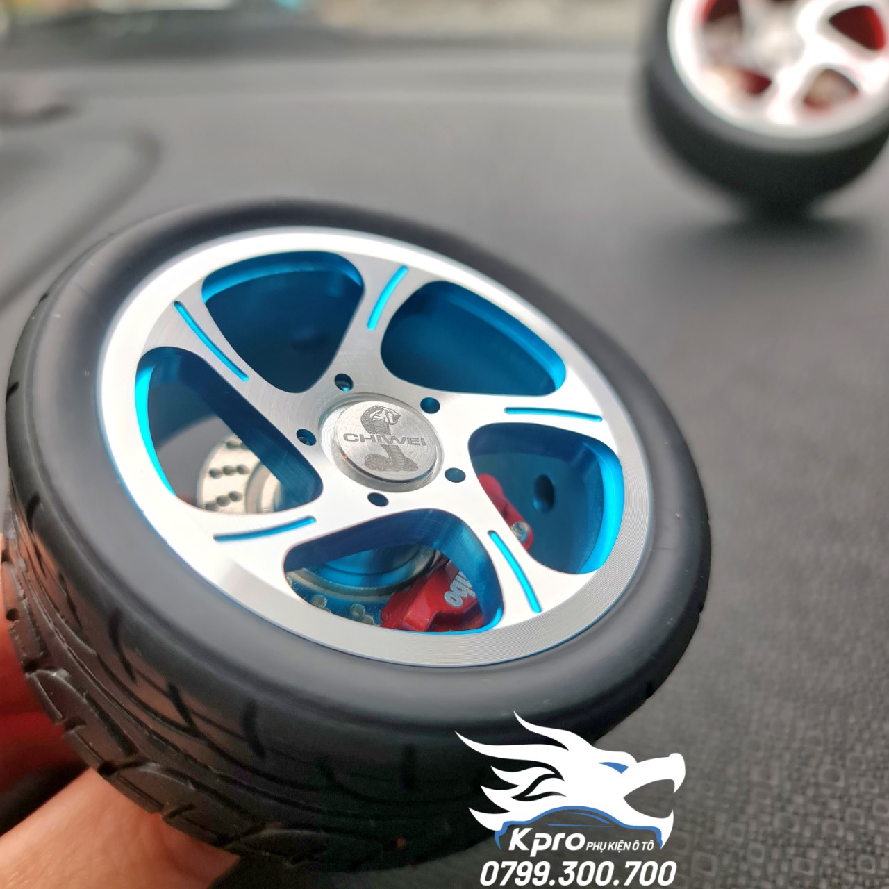 Nước hoa, tinh dầu khử mùi ô tô hình bánh xe