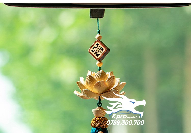 Dây treo gương ô tô hoa sen gỗ nở cánh to