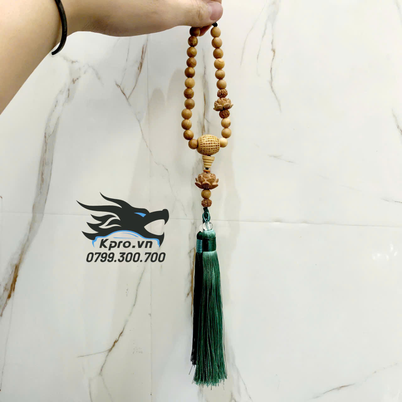 Dây treo gương ô tô hoa sen gỗ nở cánh nhỏ