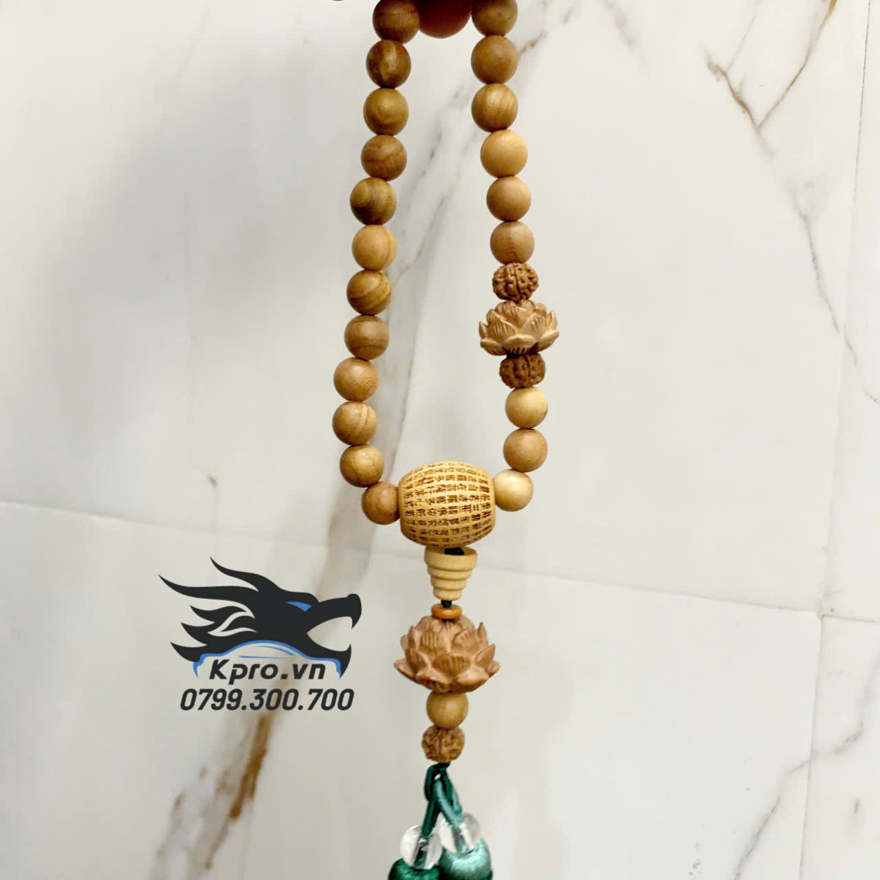 Dây treo gương ô tô hoa sen gỗ nở cánh nhỏ