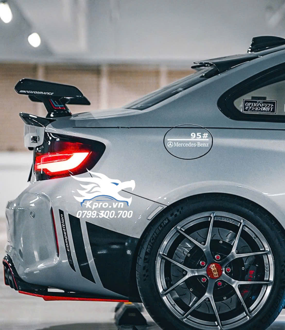 Decal nắp xăng ô tô có logo