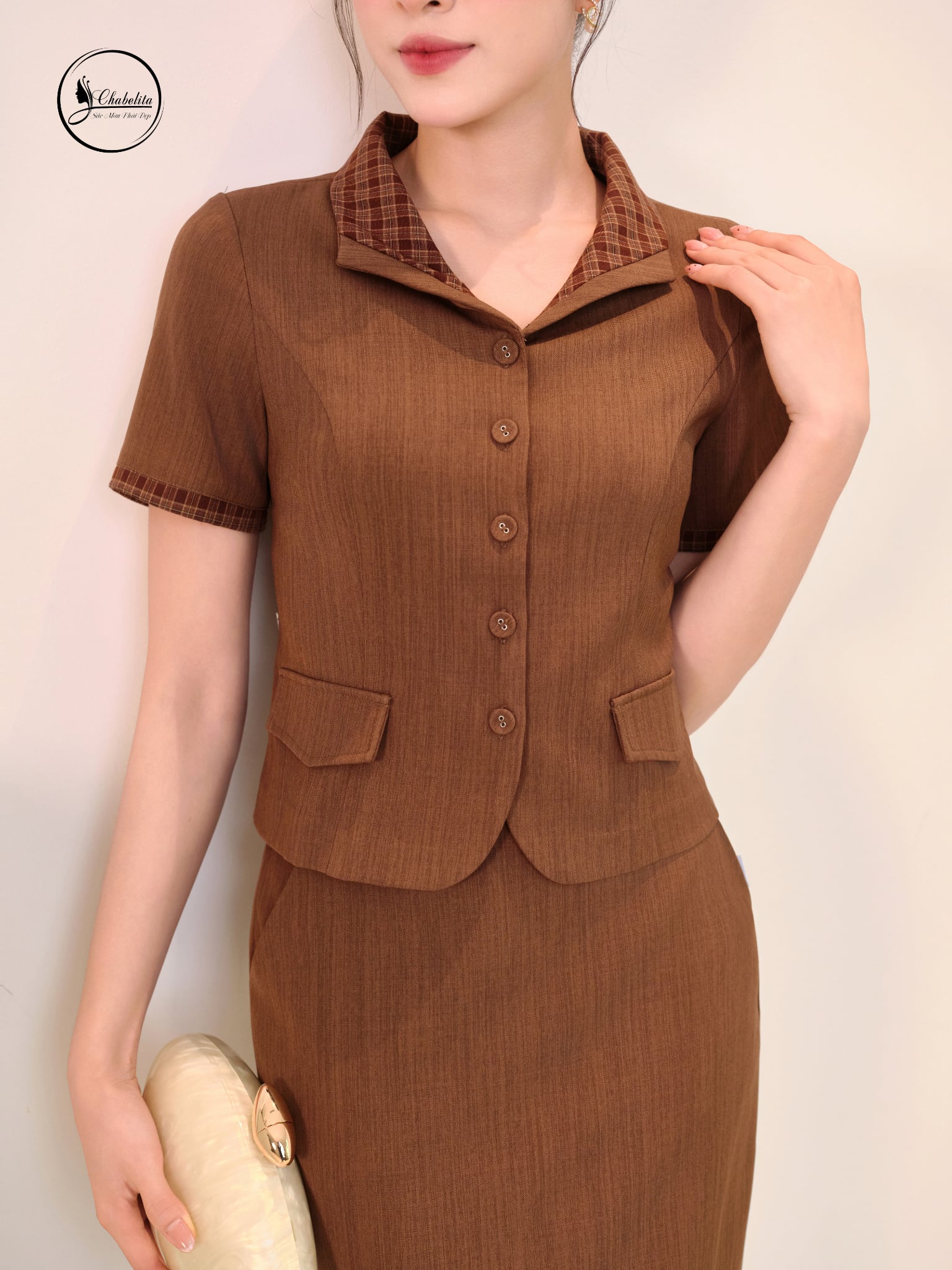 Áo sơ mi cổ bẻ phối kẻ màu nâu