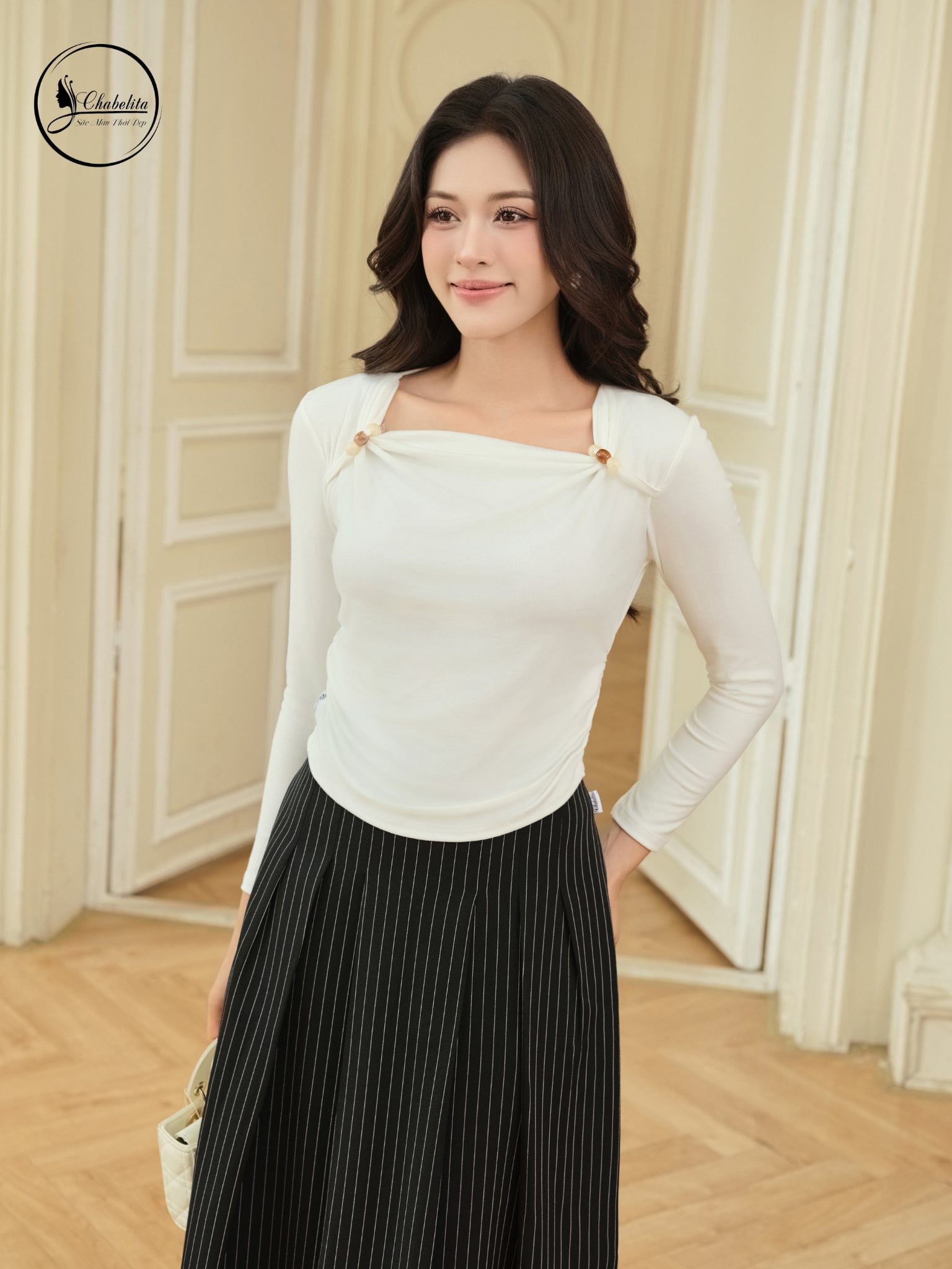 Áo cotton cổ vuông màu trắng