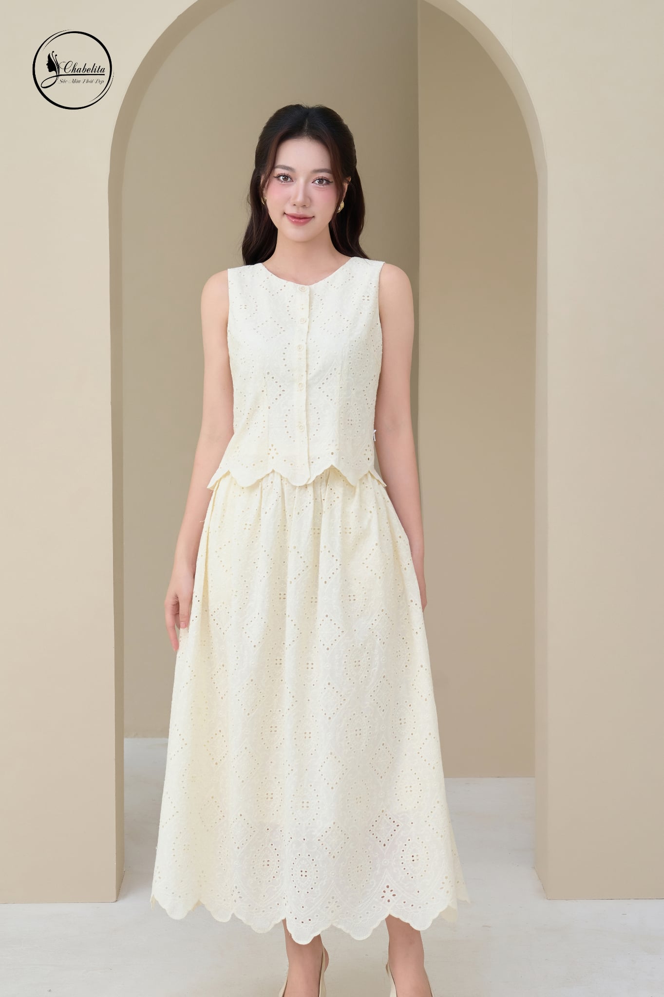 Áo ren sát nách cổ tròn màu be