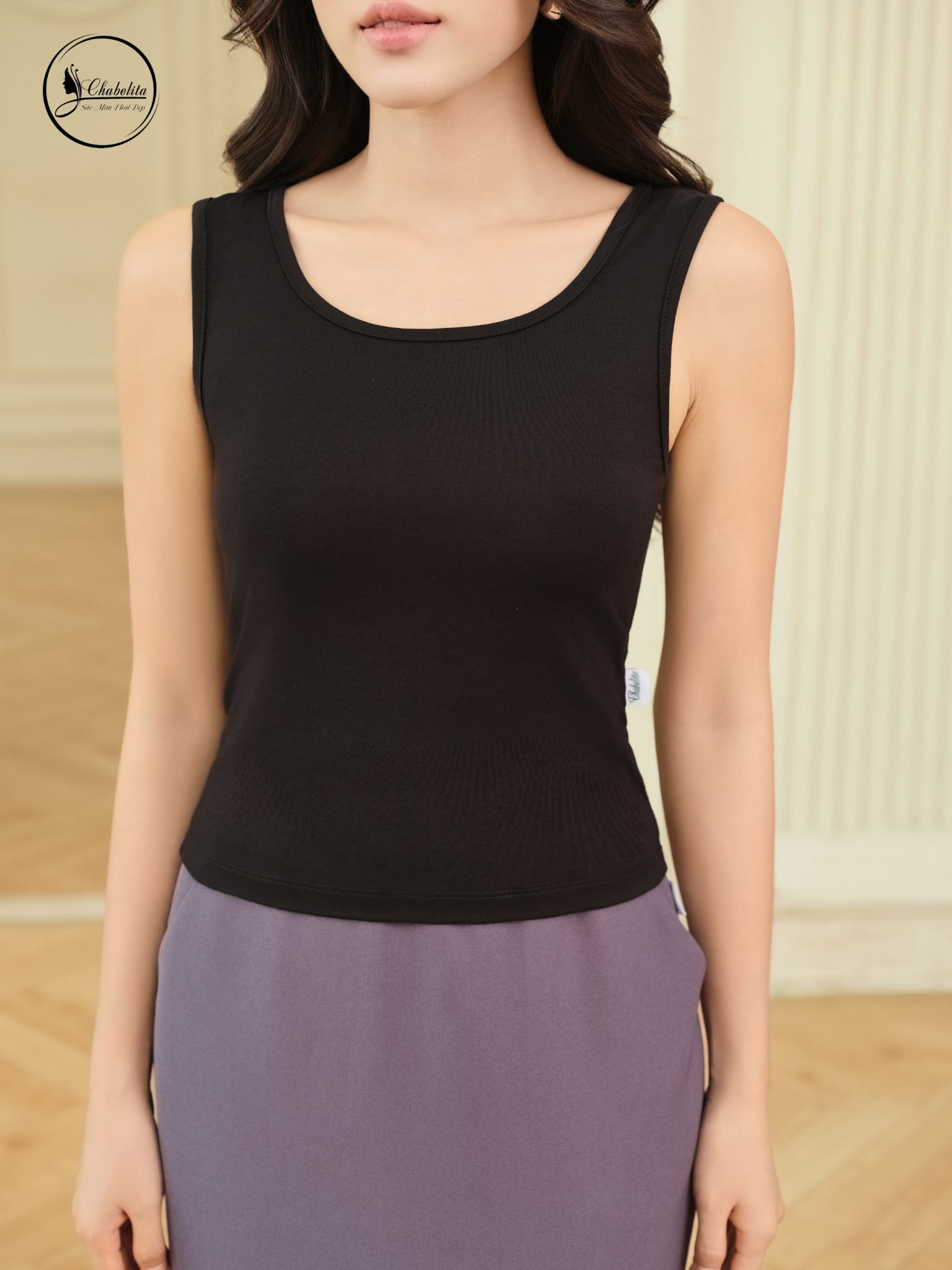 Áo thun sát nách cổ tròn màu đen