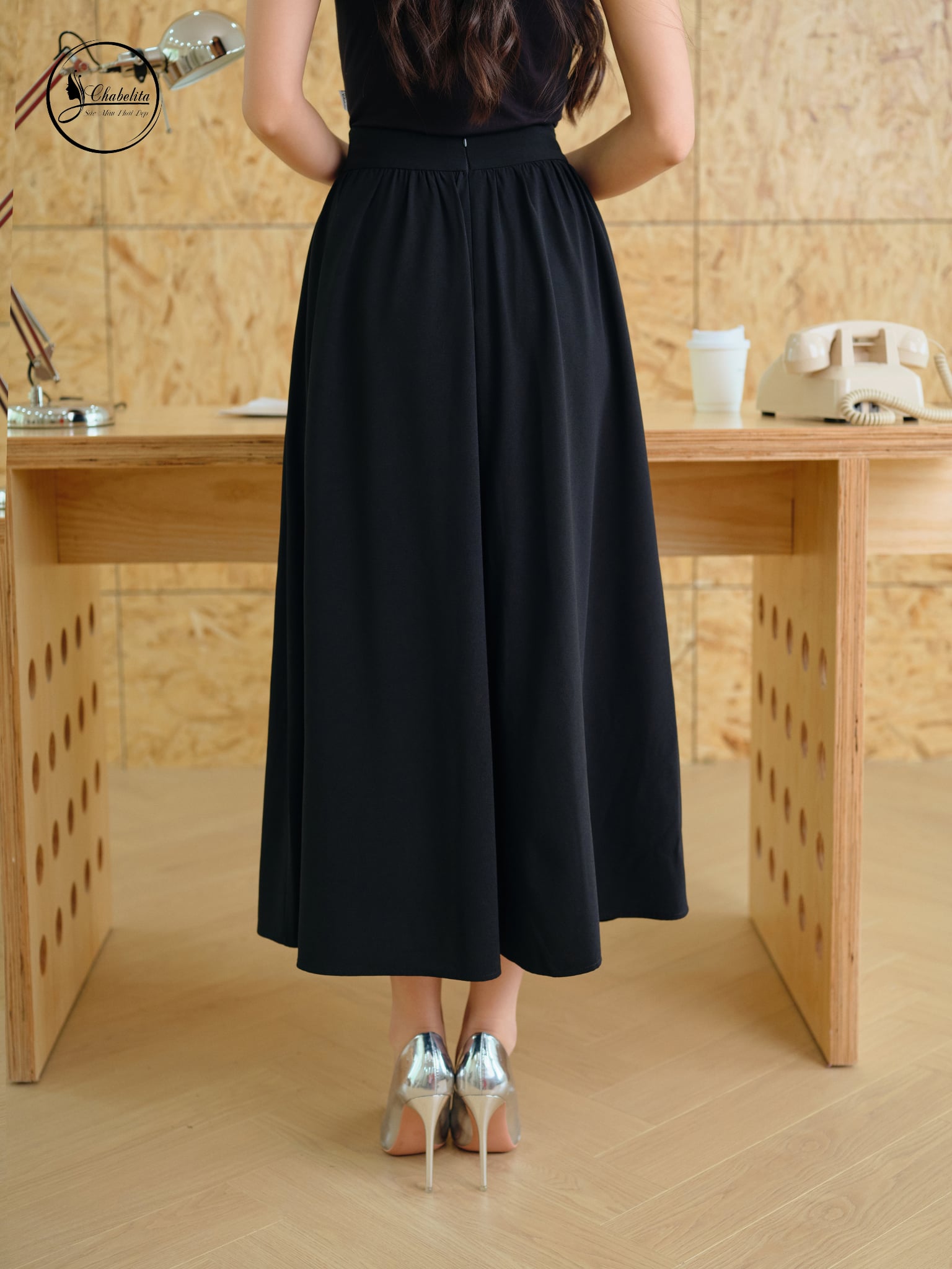 Chân váy xòe màu đen