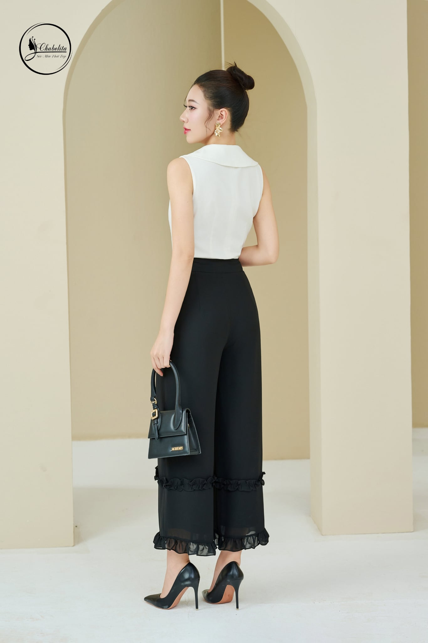 Áo sát nách cổ sen lớn màu trắng