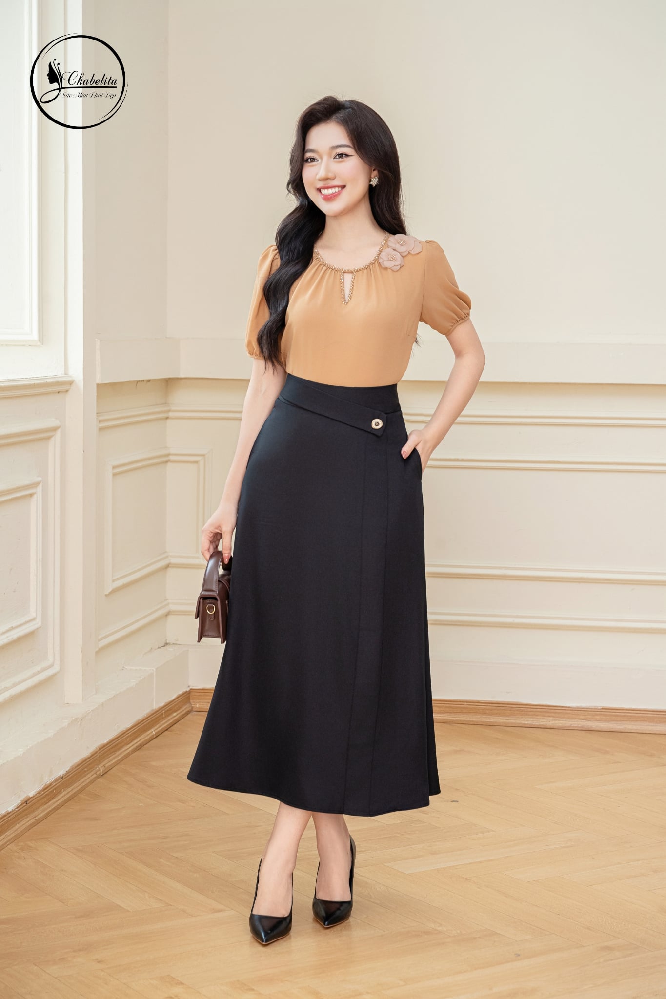 Áo sơ mi cổ tròn đính đá màu nâu
