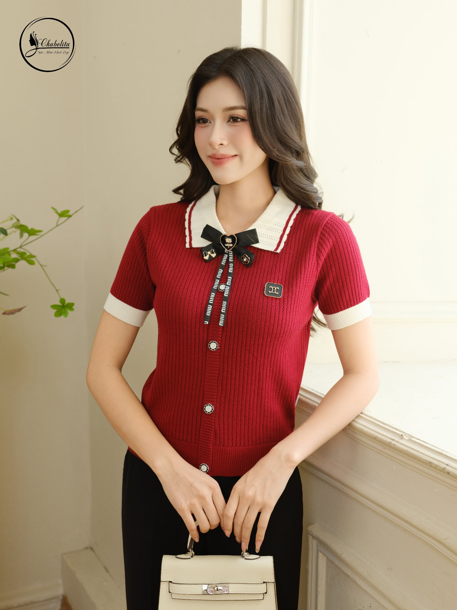 Áo len cổ phối màu đỏ