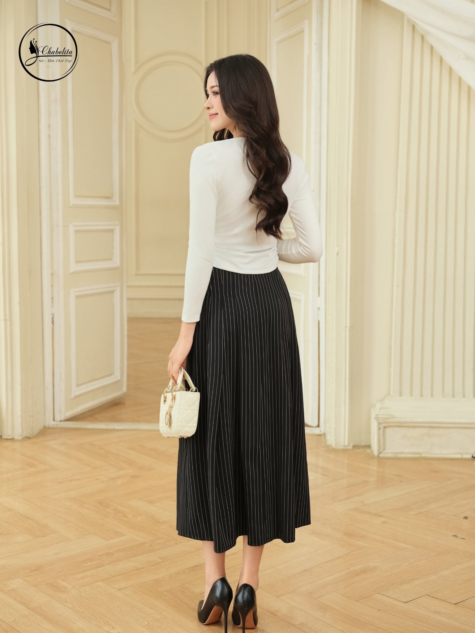 Áo cotton cổ vuông màu trắng