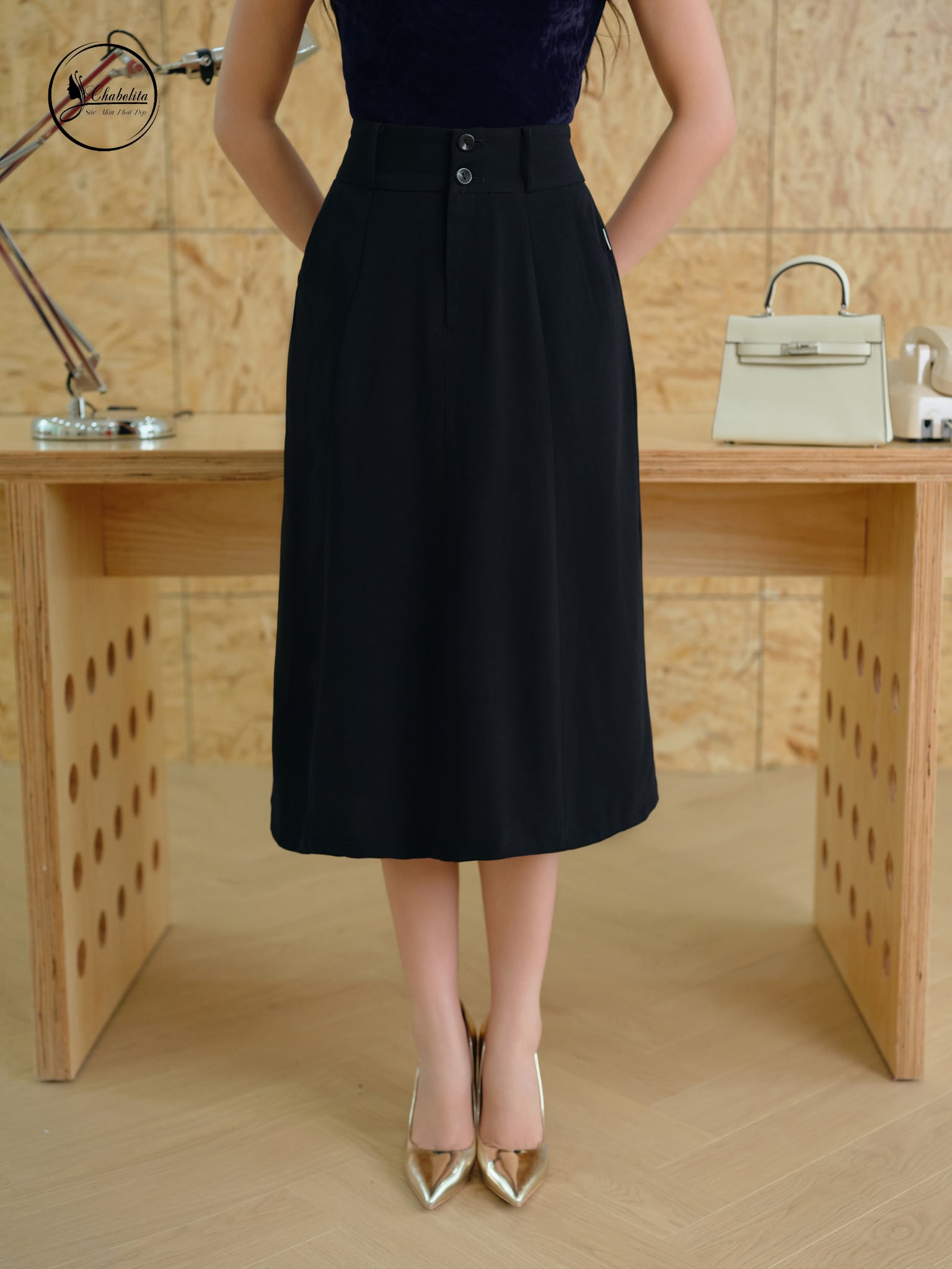 Chân váy xòe cạp 2 khuy màu đen