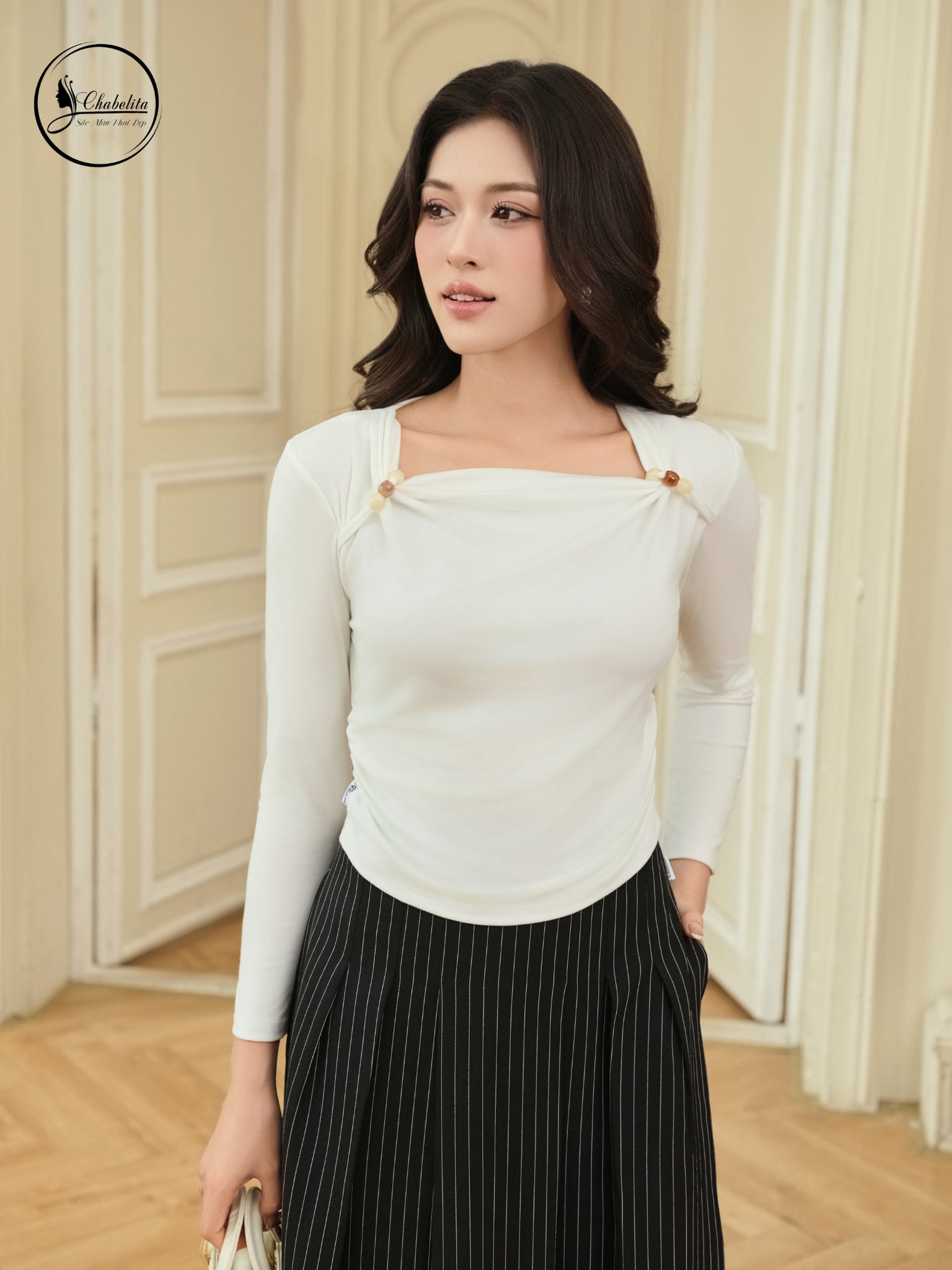 Áo cotton cổ vuông màu trắng