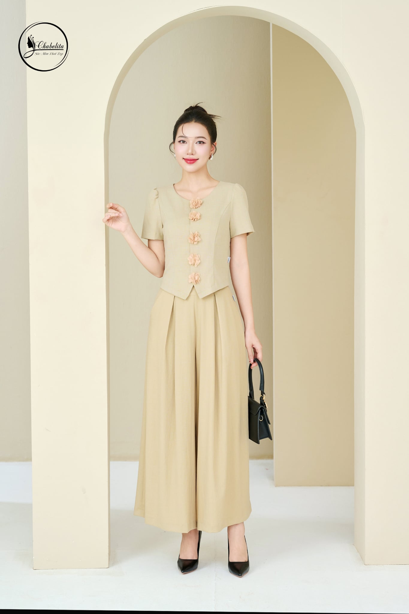 Sét bộ áo sơ mi tay cộc đính hoa nổi màu be