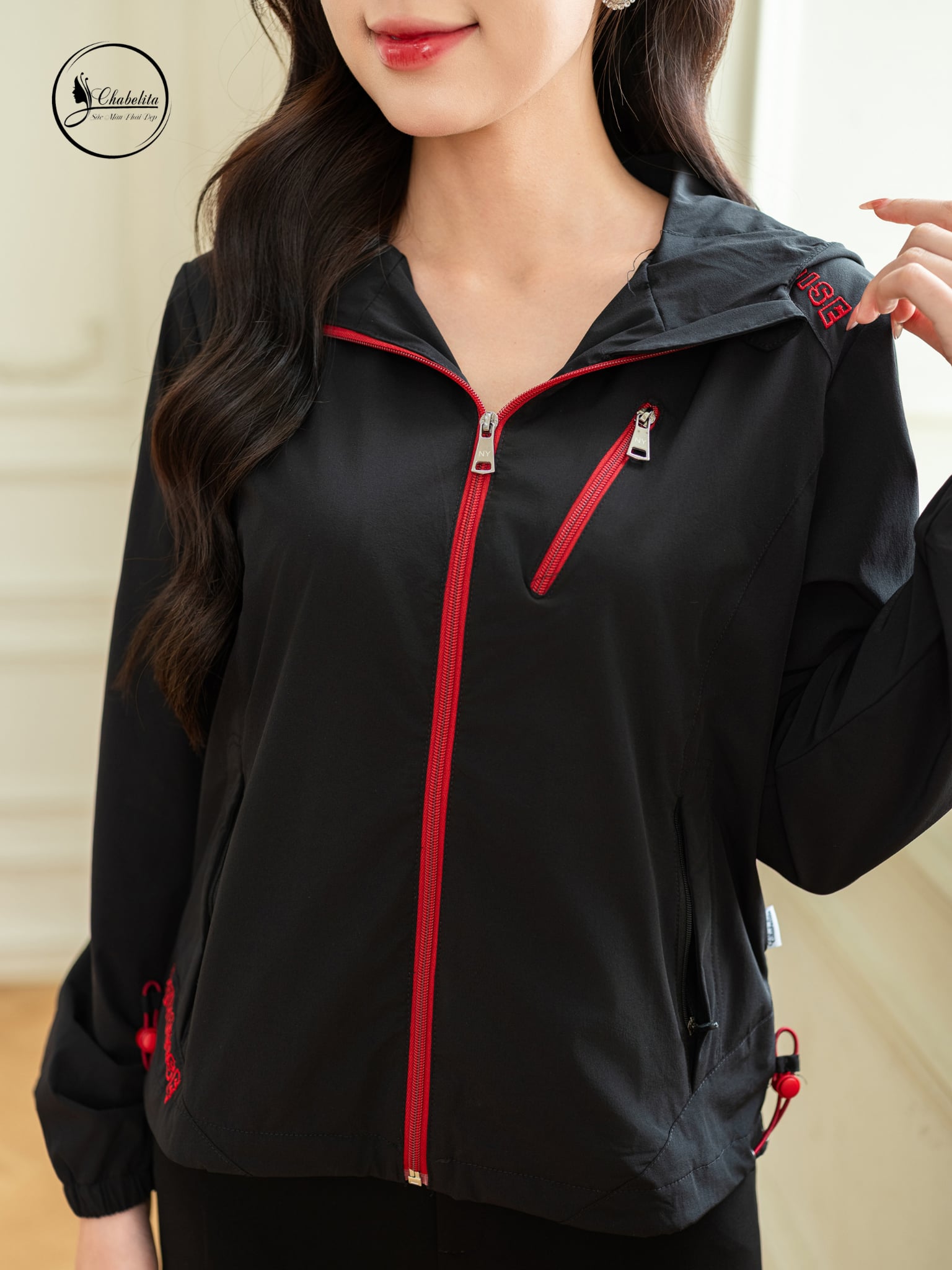 Áo khoác gió có mũ màu đen