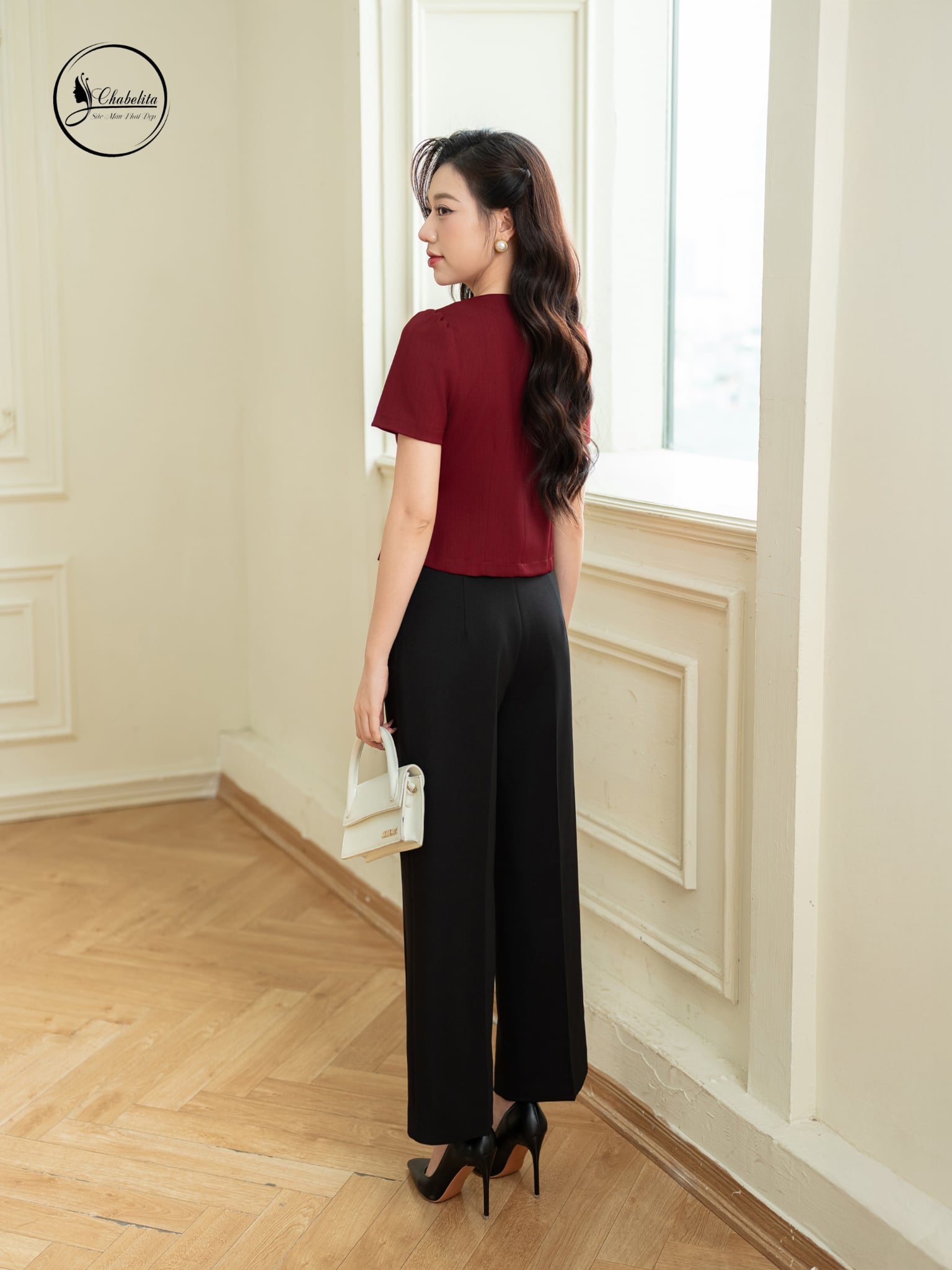 Áo sơ mi cổ tim màu đỏ