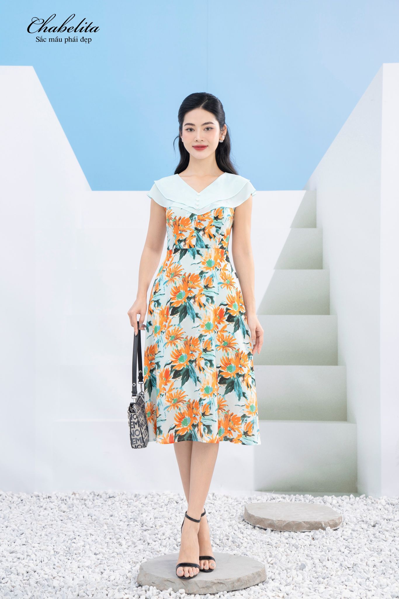 Đầm cổ tim màu cam