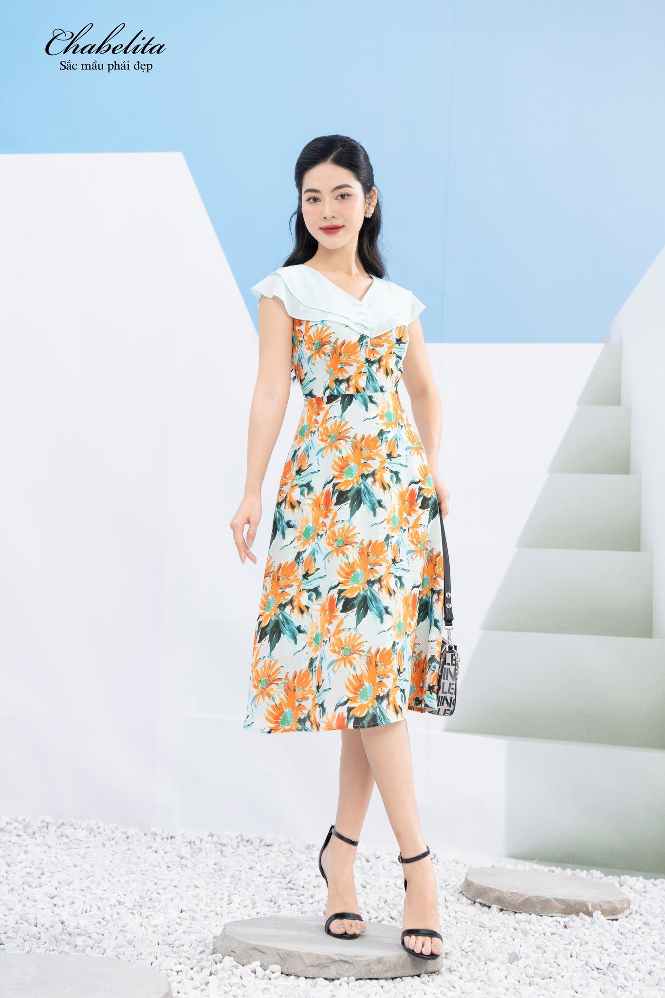 Đầm cổ tim màu cam