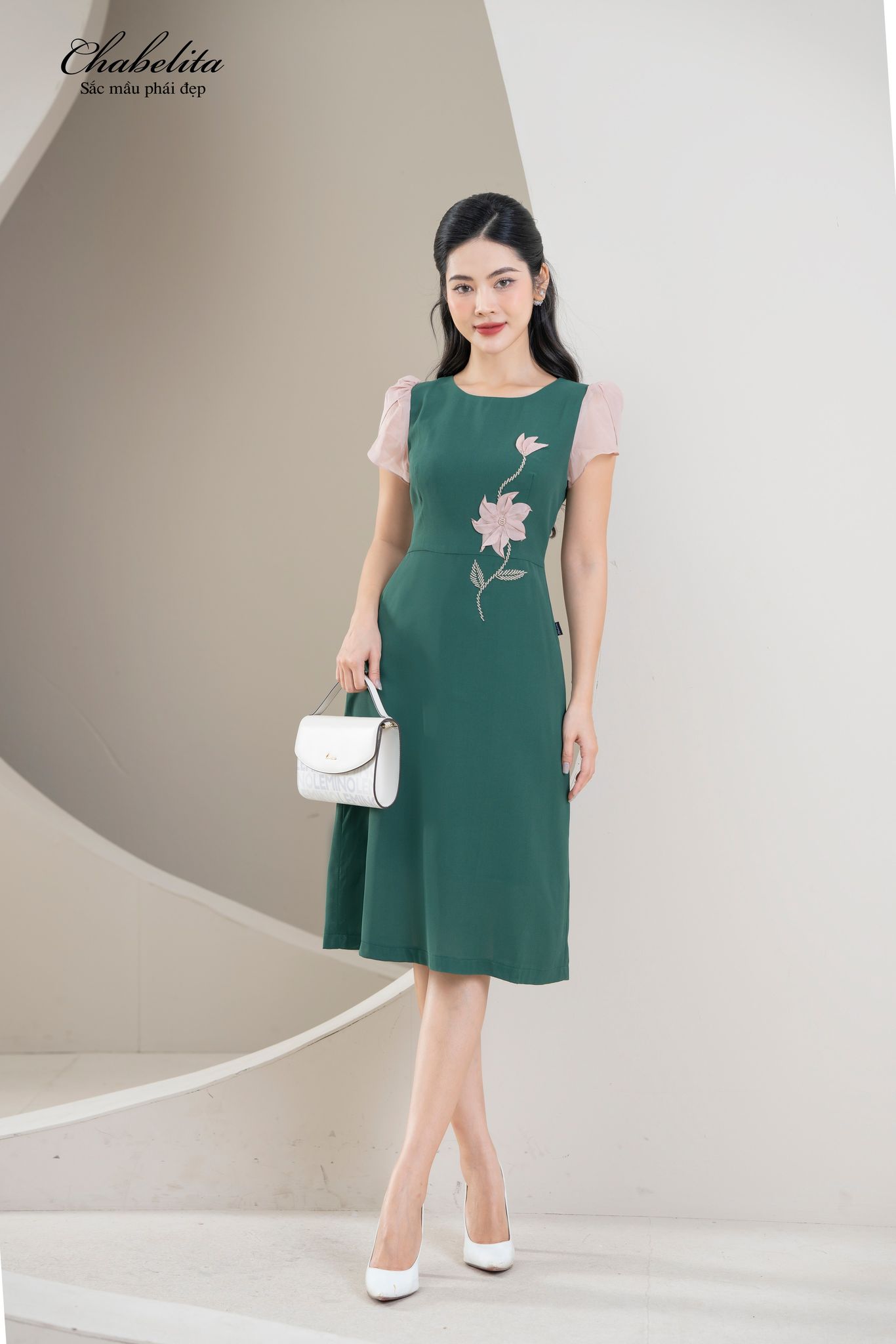 Đầm phối tay thêu ngực màu xanh