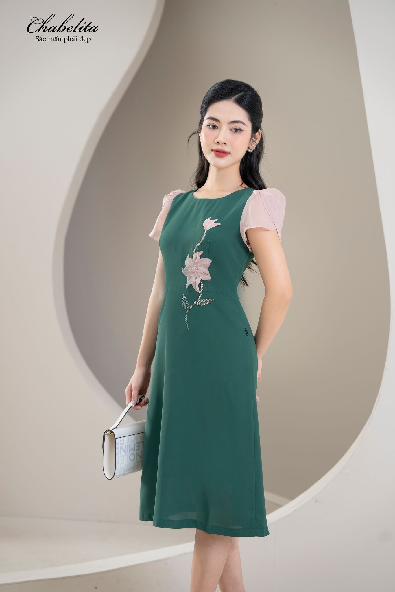 Đầm phối tay thêu ngực màu xanh