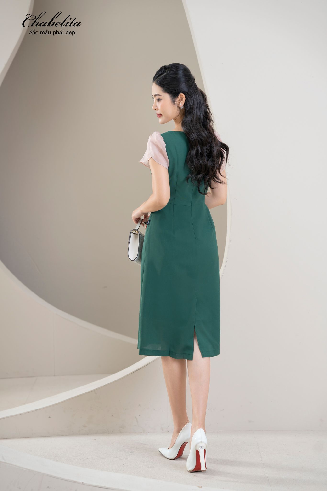 Đầm phối tay thêu ngực màu xanh