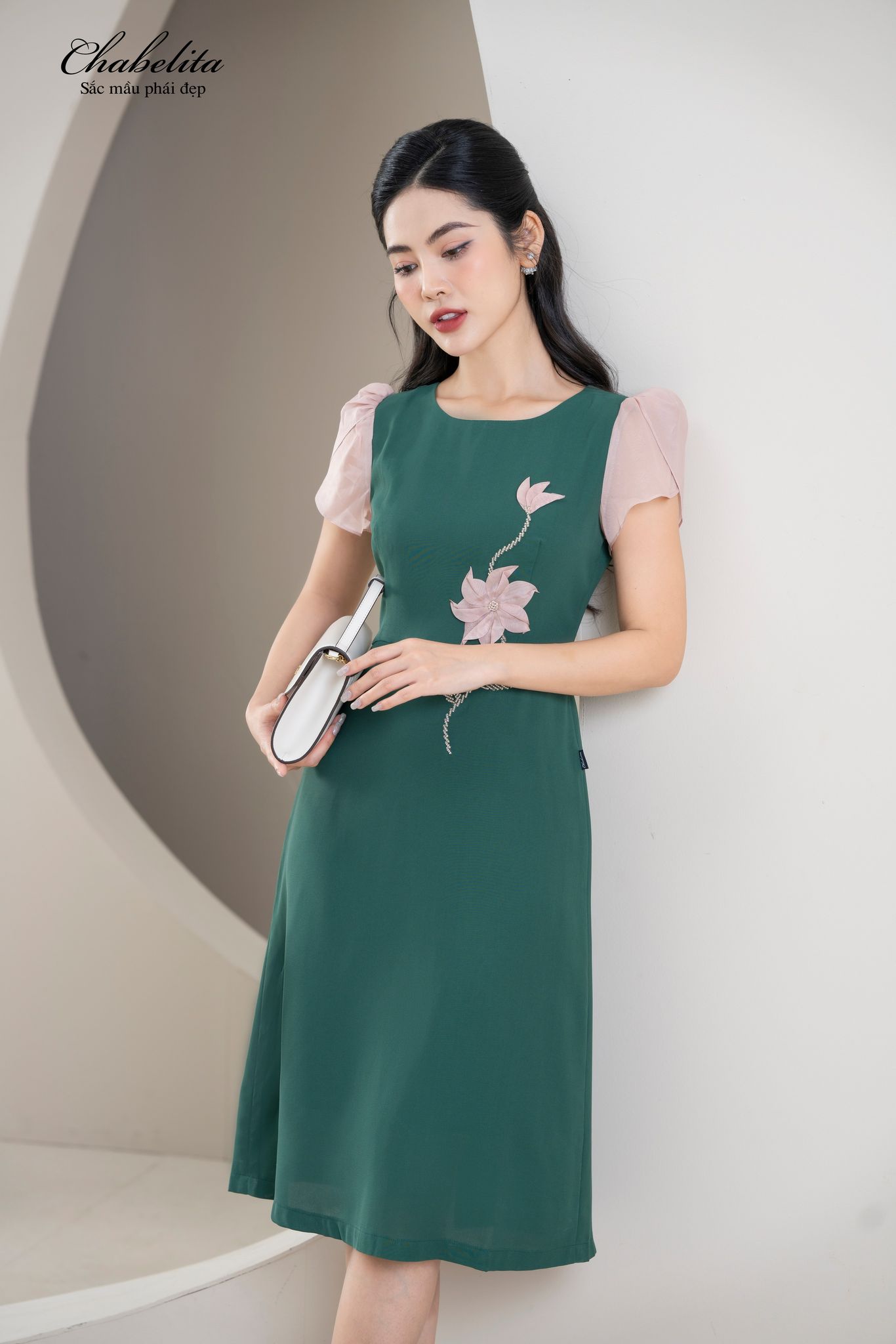 Đầm phối tay thêu ngực màu xanh