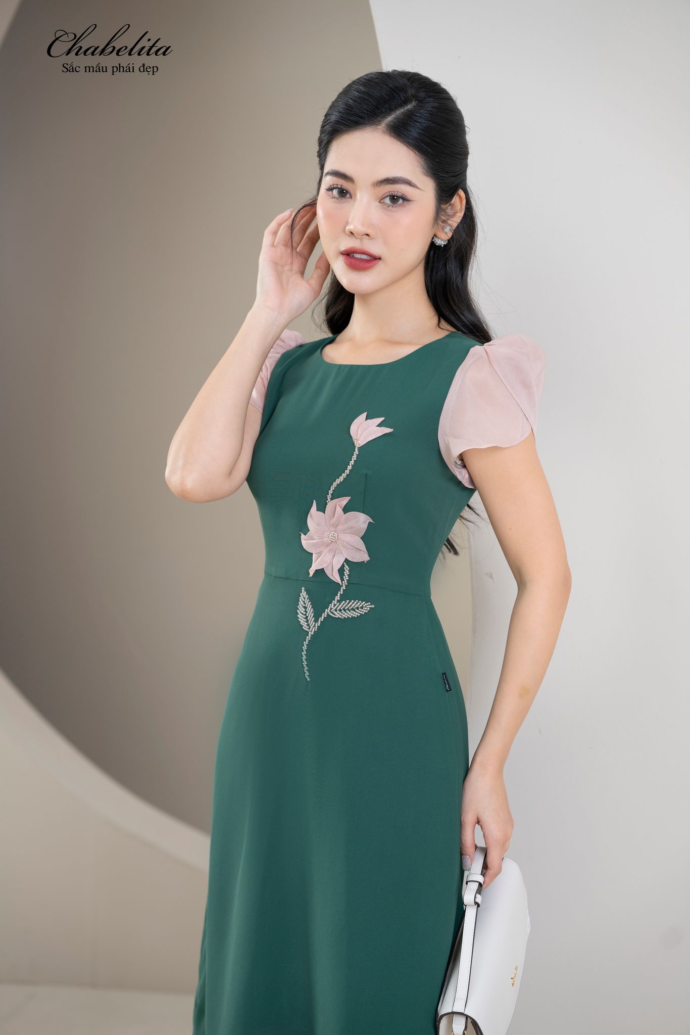 Đầm phối tay thêu ngực màu xanh