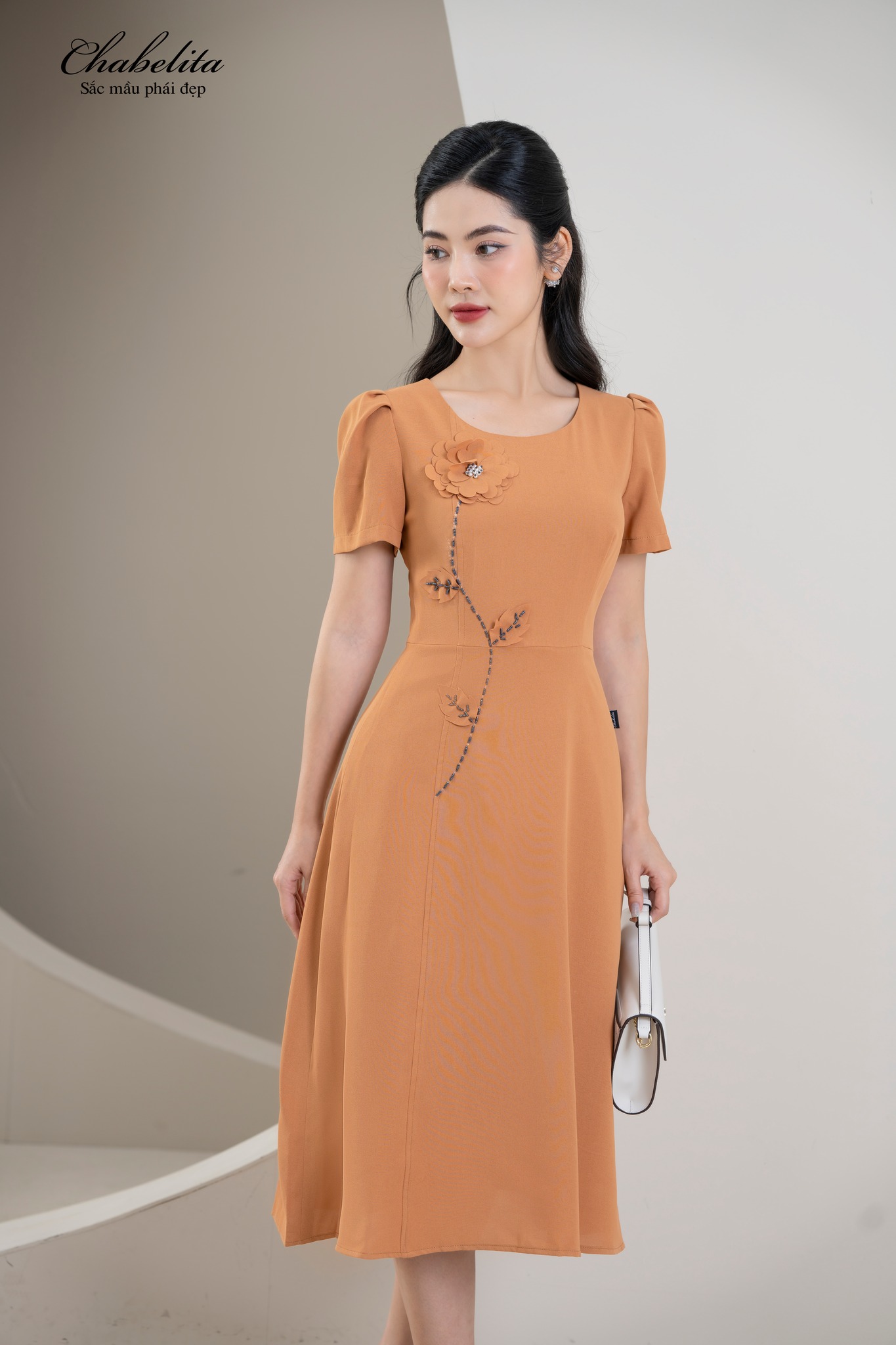 Đầm dáng A màu vàng