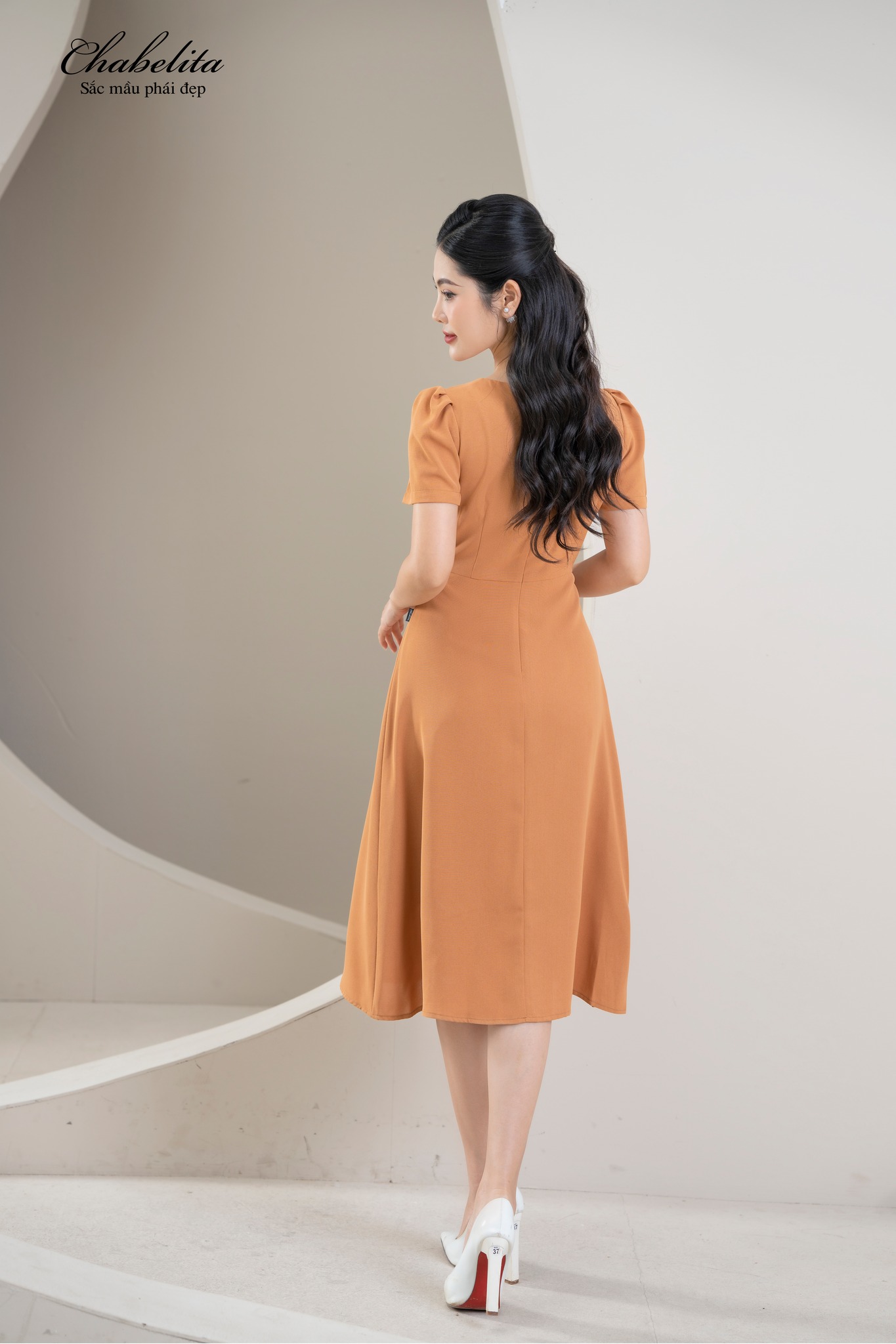 Đầm dáng A màu vàng