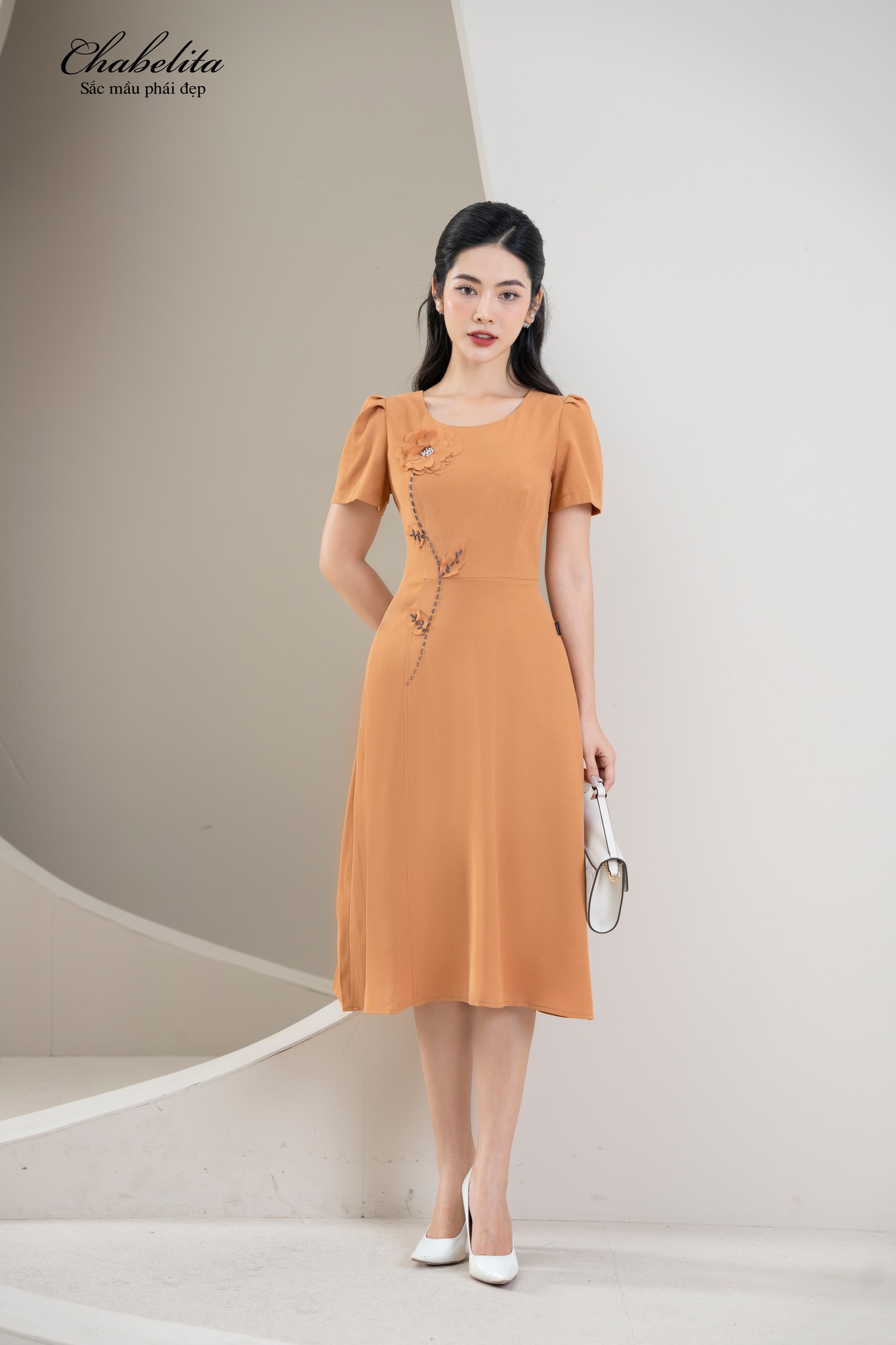 Đầm dáng A màu vàng