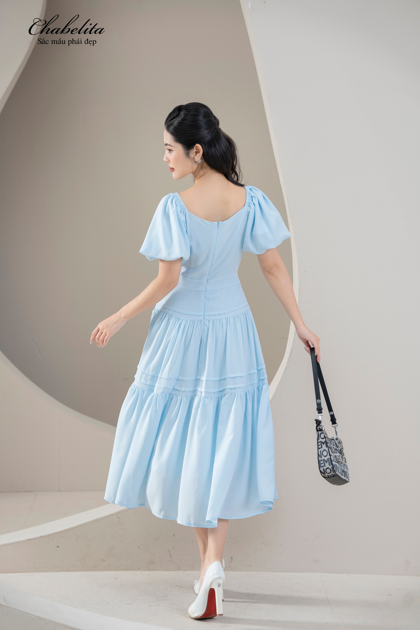 Đầm cổ vuông bèo tầng màu xanh