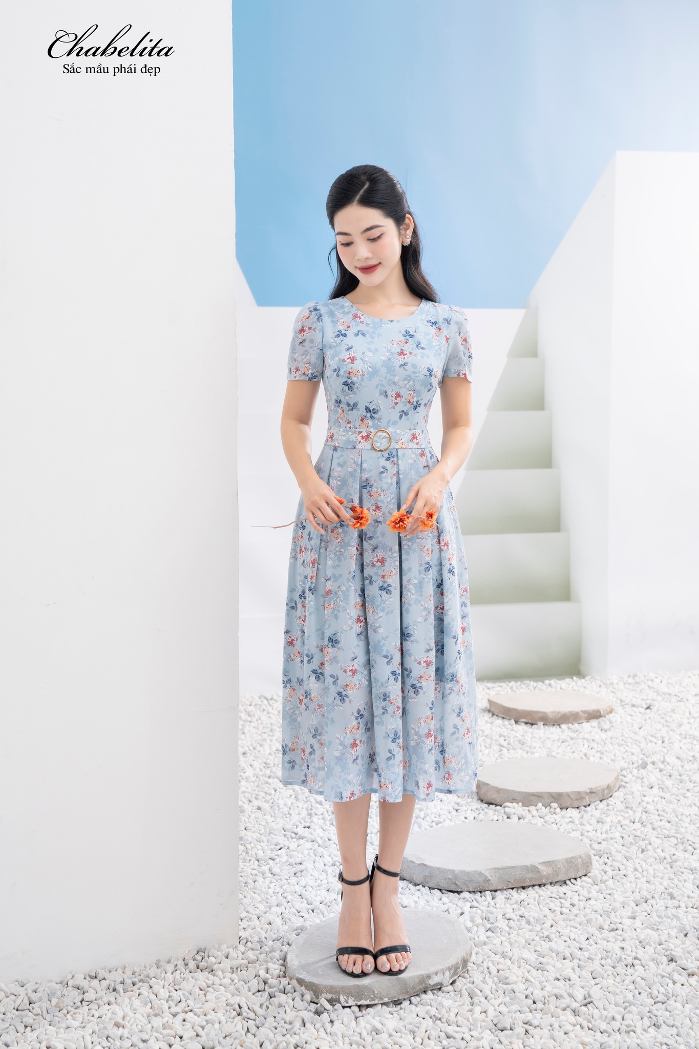 Đầm đai eo màu xanh