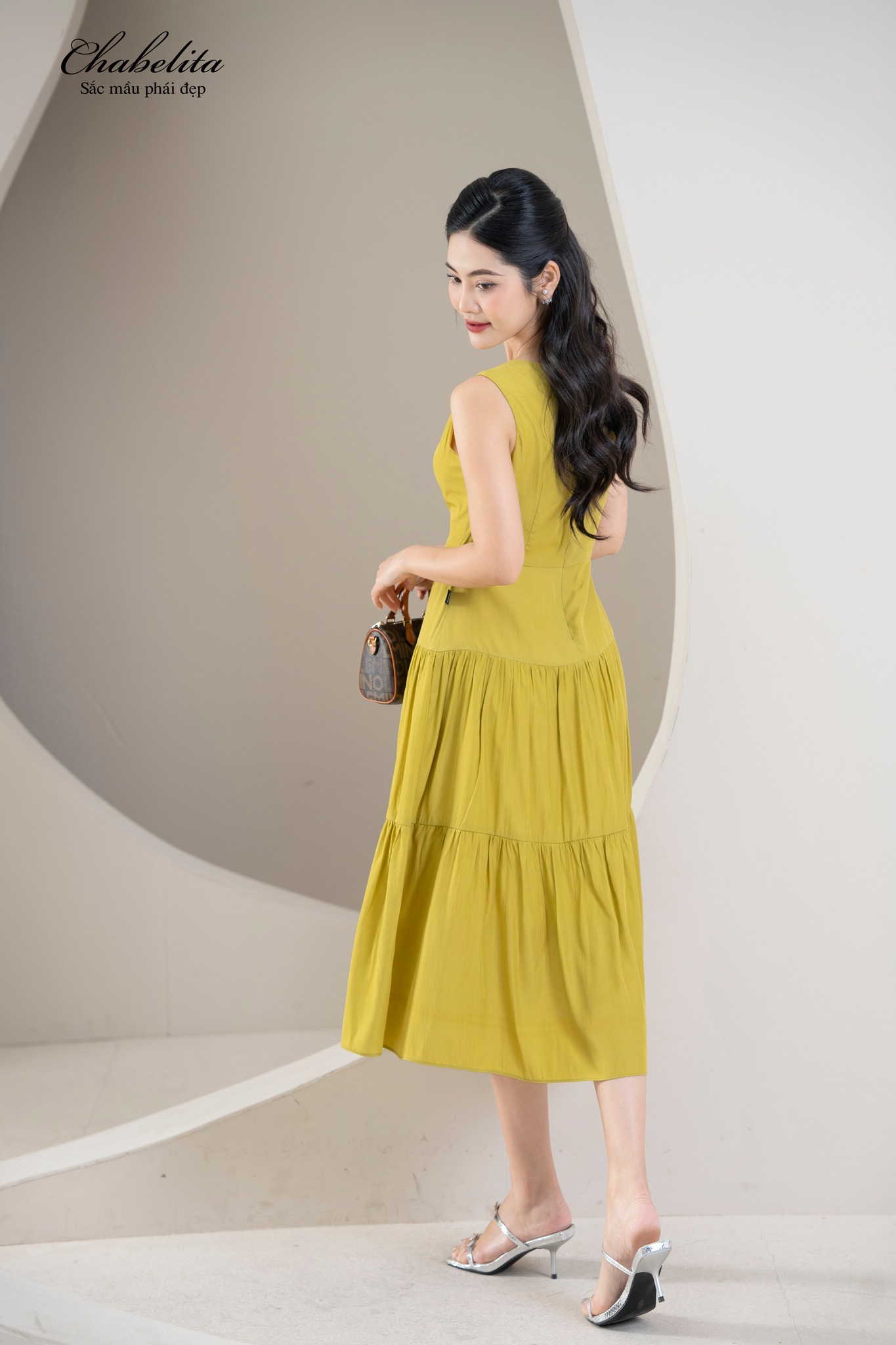 Đầm sát nách 3 tầng vàng cốm