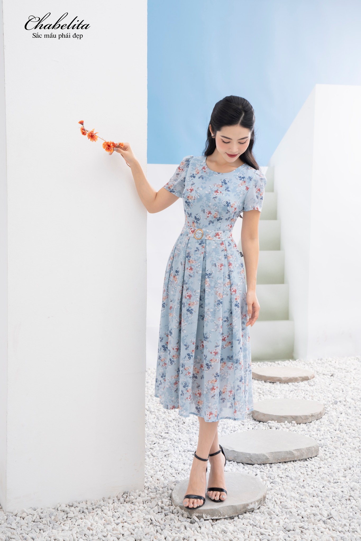 Đầm đai eo màu xanh