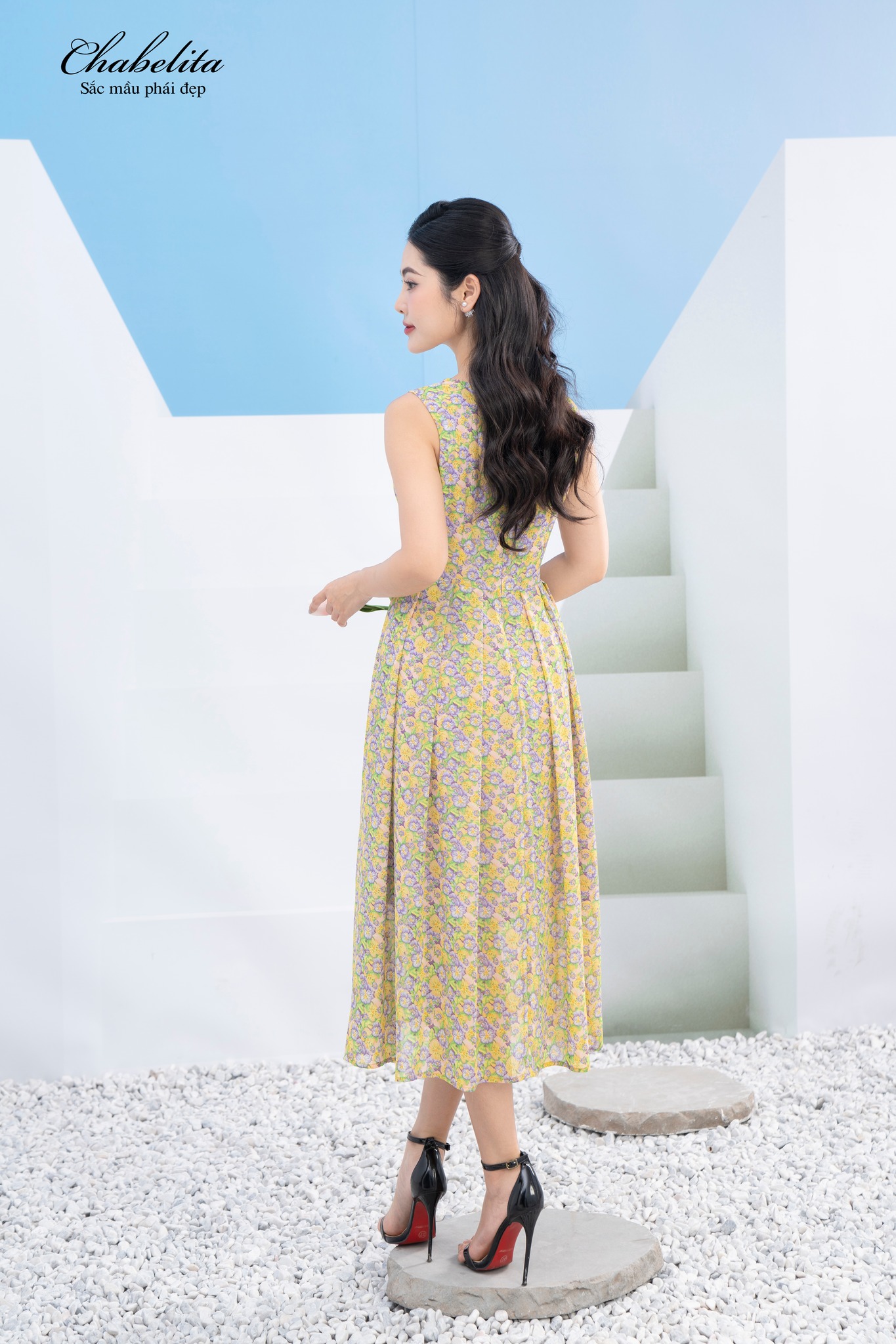 Đầm sát nách dây eo hoa vàng