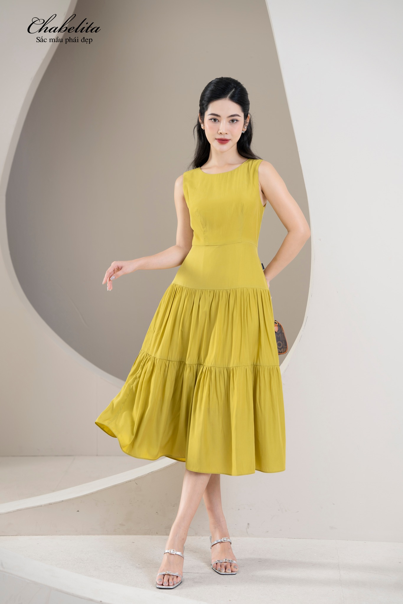 Đầm sát nách 3 tầng vàng cốm